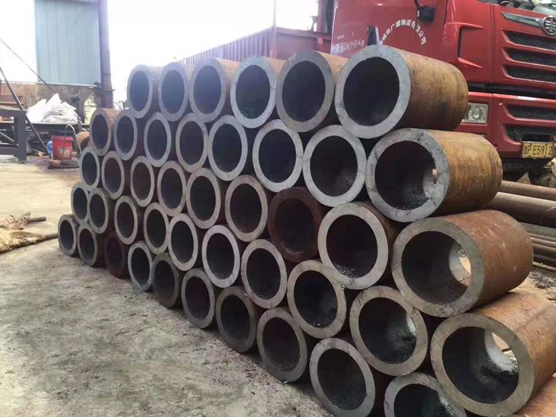 铁矿创新高，铁水成本抬高，废钢主稳观望